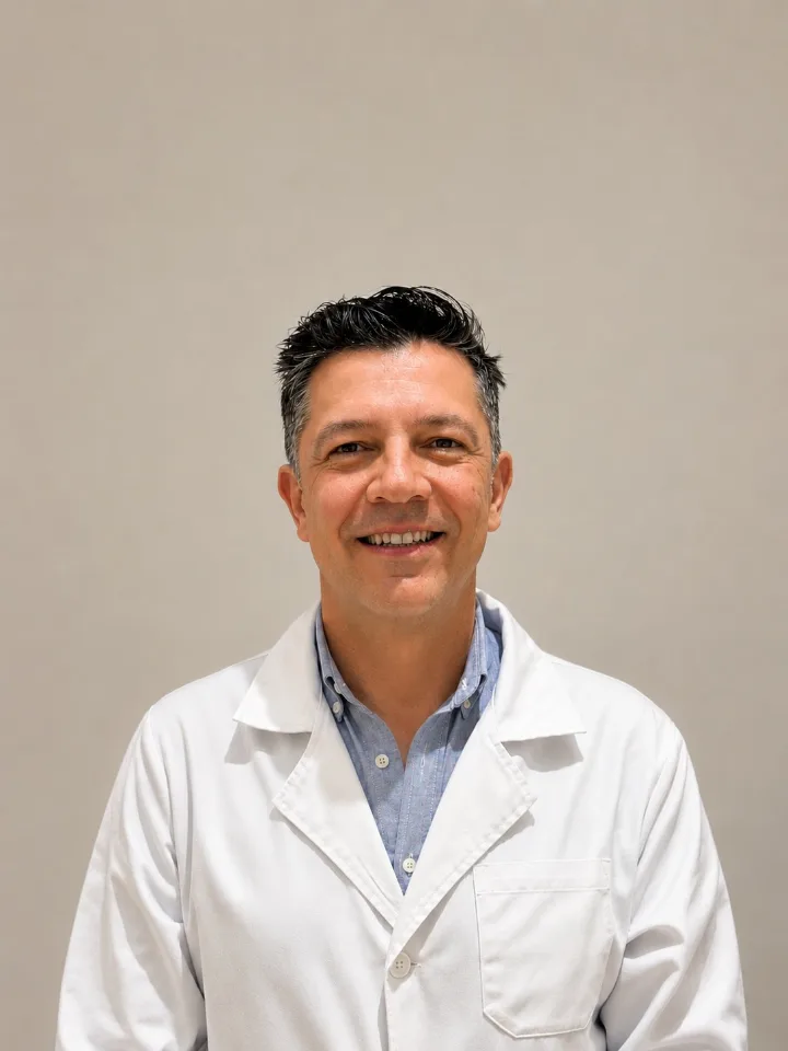 Juan Carlos Garrido Fernández, Óptico-optometrista · Titular de la óptica