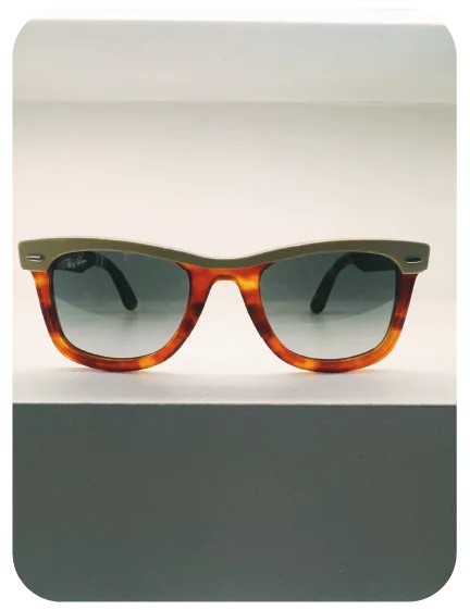 Ray-Ban Wayfarer de sol, frente crema y carey, lente verde degradada